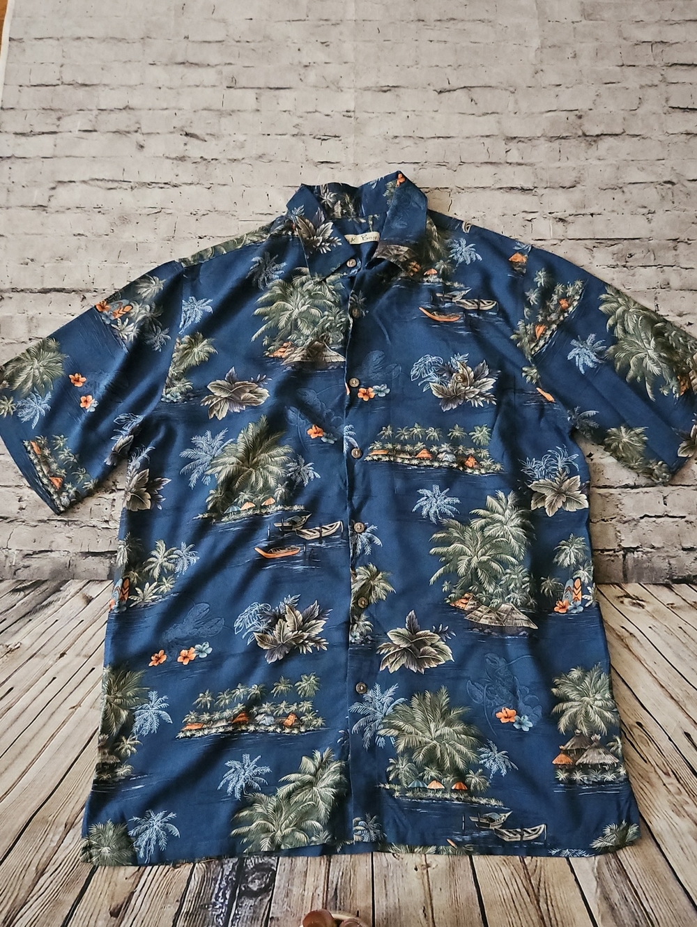 Batik Bay Blue Hawaian Print Button Down Shirt Size Small